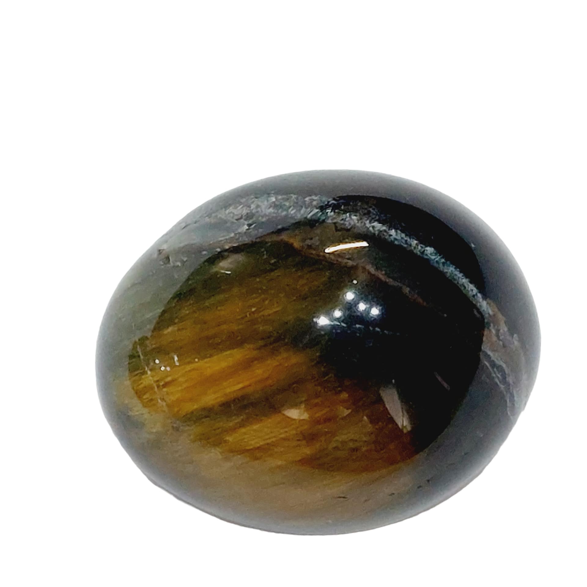 Piedra de ojo de tigre pulido sobre fondo blanco, con reflejos dorados y marrones, ideal para protección y claridad mental
