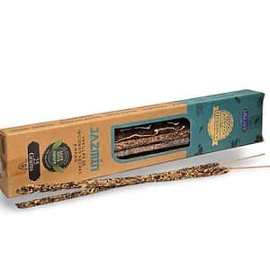 Varilla de incienso orgánico de jazmín sobre fondo blanco, aroma floral natural y envolvente