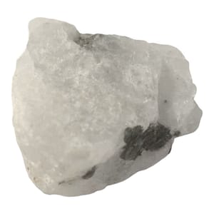 Piedra luna en bruto con brillo nacarado natural, forma irregular sobre fondo neutro