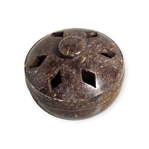 Incensario de esteatita en forma de cajita redonda con tapa tallada, ideal para quemar incienso y decorar espacios espirituales