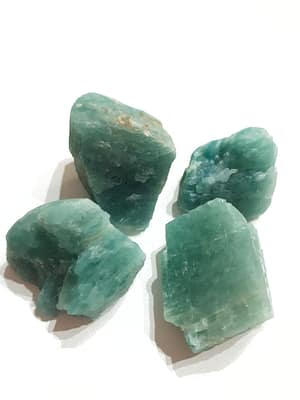 aventurina verde en bruto, piedra para el corazón, mineral para sanar emociones, cristal de abundancia y suerte, aventurina propiedades terapéuticas, piedra para el chakra corazón, aventurina natural sin pulir, piedra de sanación emocional, aventurina para ansiedad, piedra para la prosperidad, aventurina verde chakra, cristal para bienestar emocional, piedra del amor y la empatía